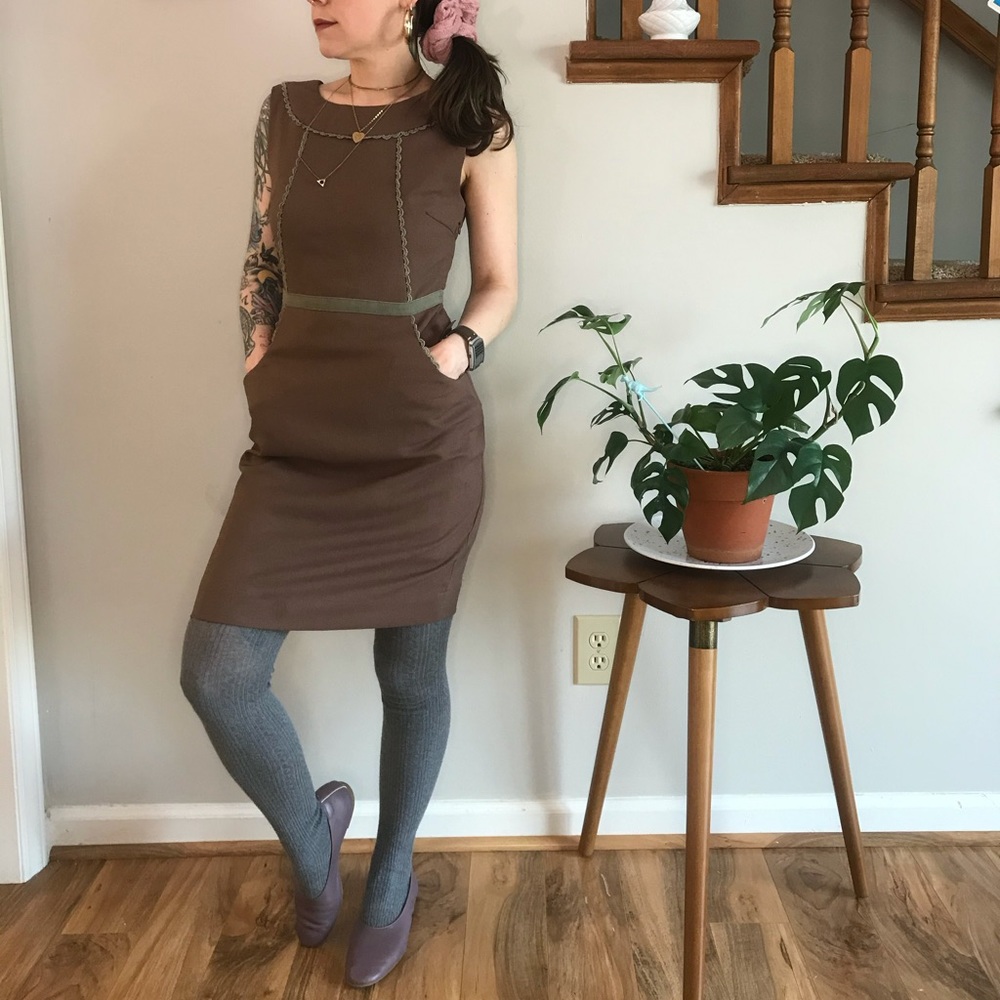 Altar’d State Dress with pockets!! cocoa brown and tan cute little v-back small